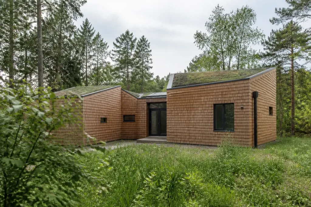 Toiture murs longs avec angles multiples structure U